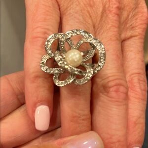 Elegant costume Silver and Pearl and rhinestone Flower Ring